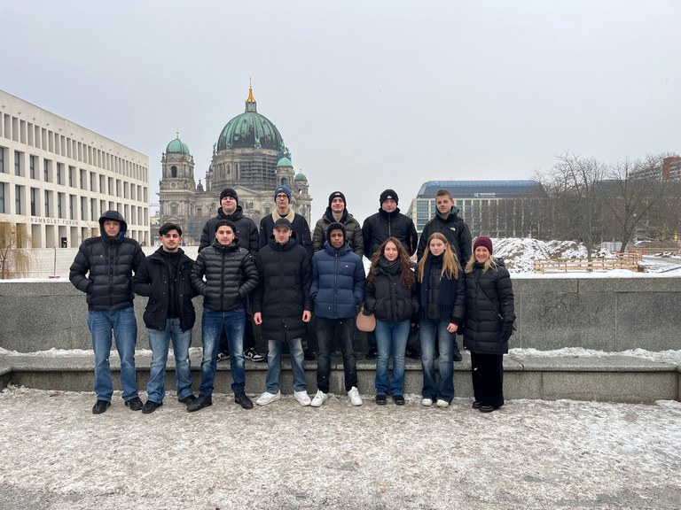 Die Gruppen der AvH in Berlin.jpg