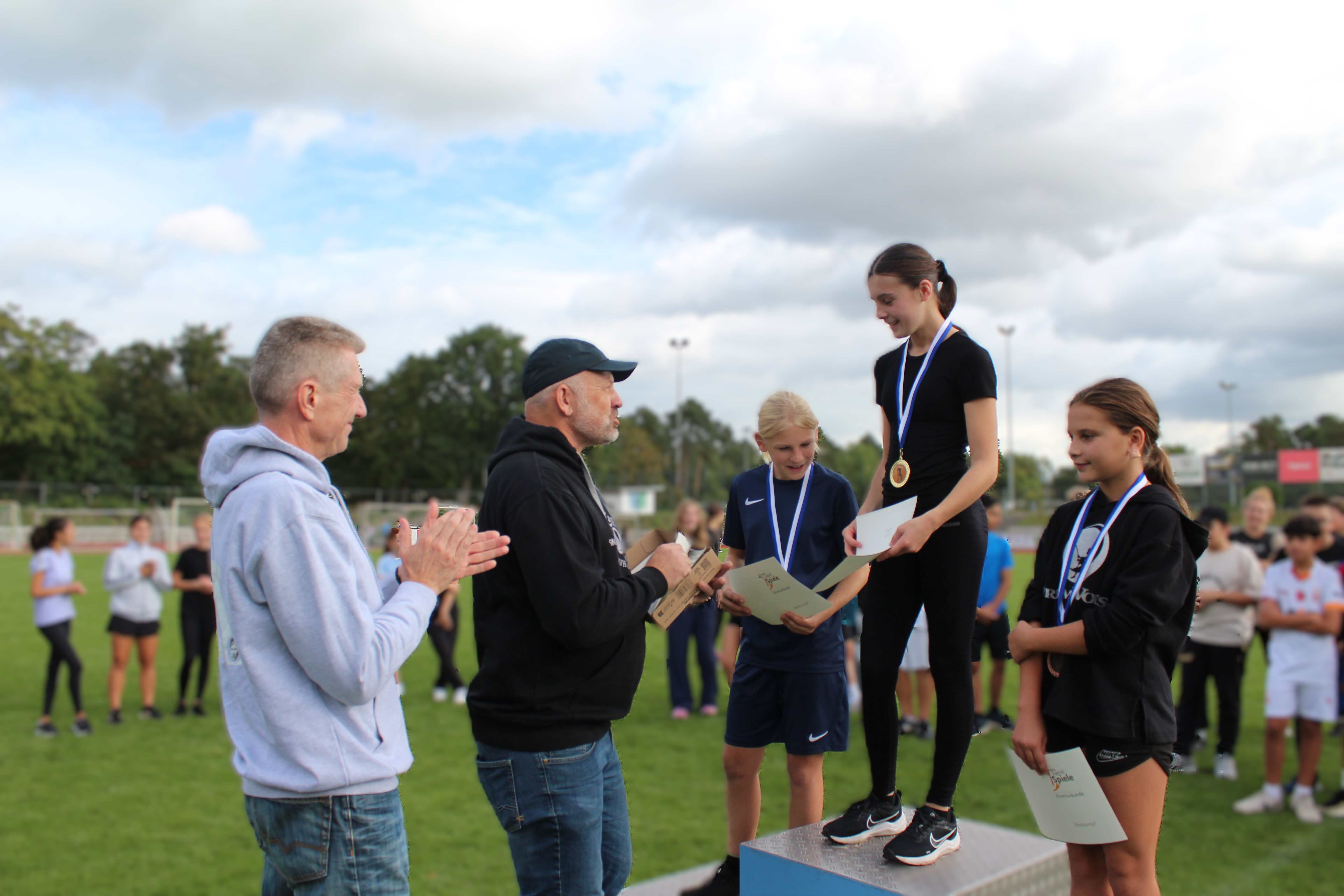 Ehrung Jg 7 Mädchen.JPG