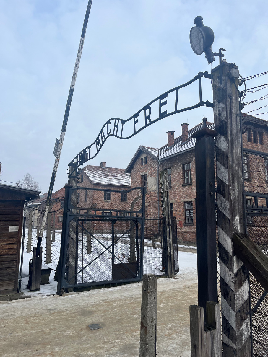 Das Eingangstor Auschwitz I.jpg